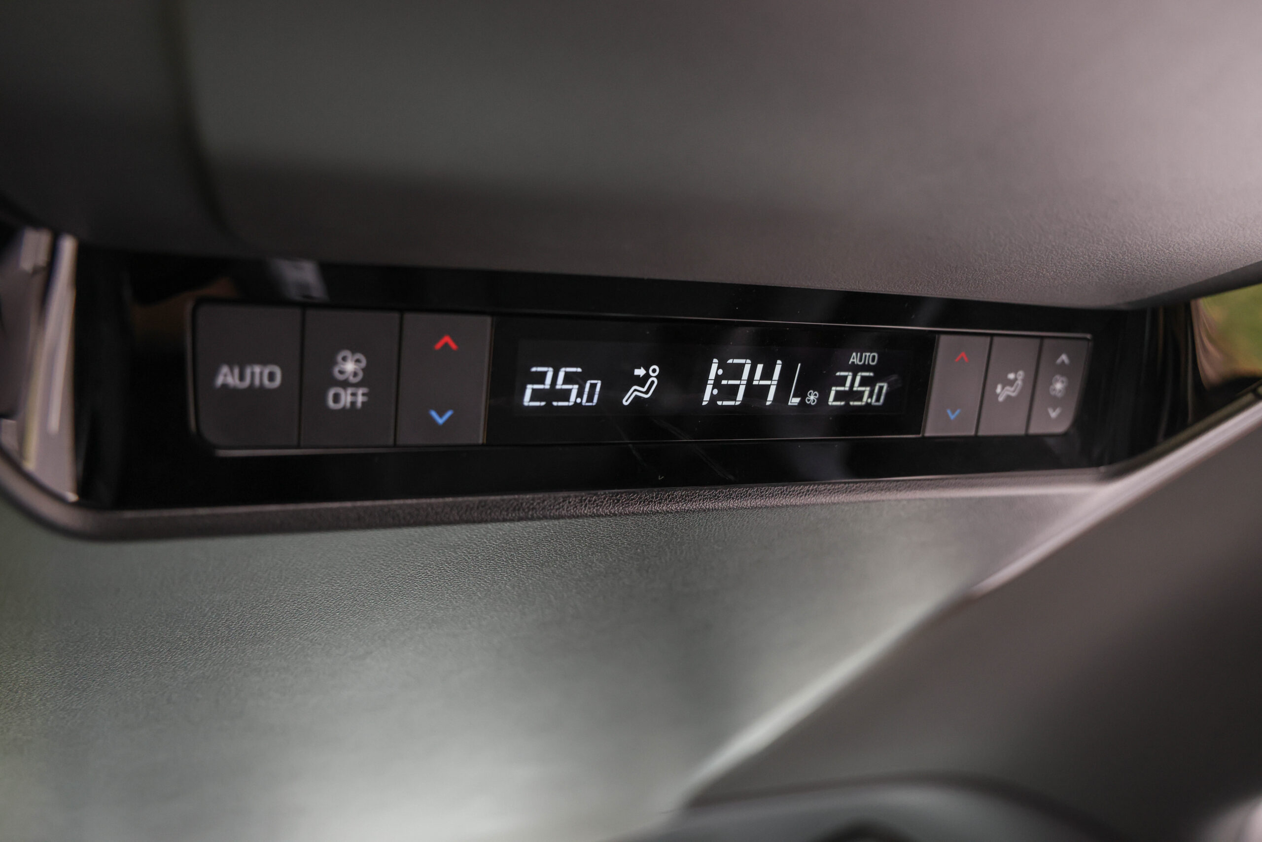 新型アルファードコントロールパネル