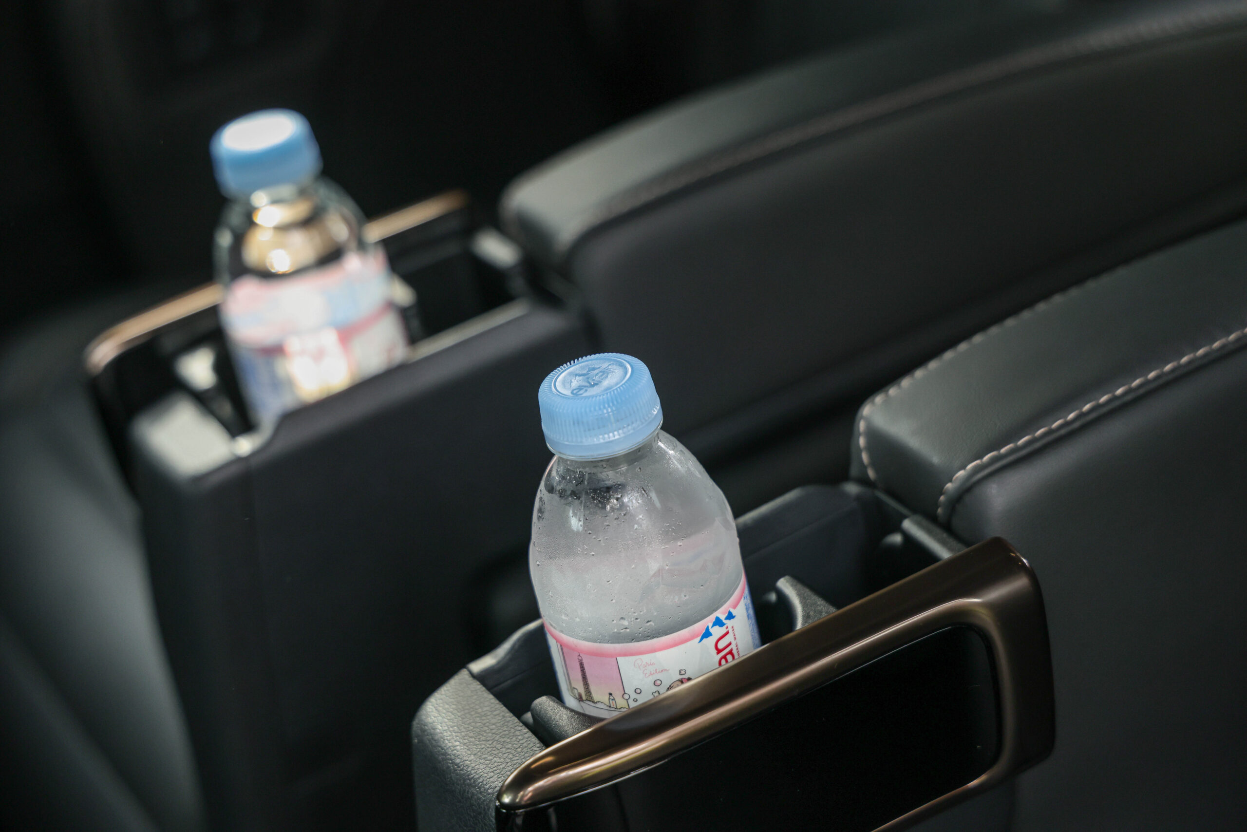 新型アルファード肘置き&ドリンクホルダー