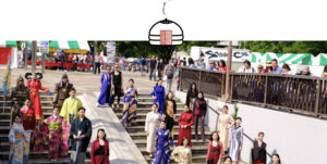 ハワリンバヤルモンゴル民族衣装デールのファッションショーの様子