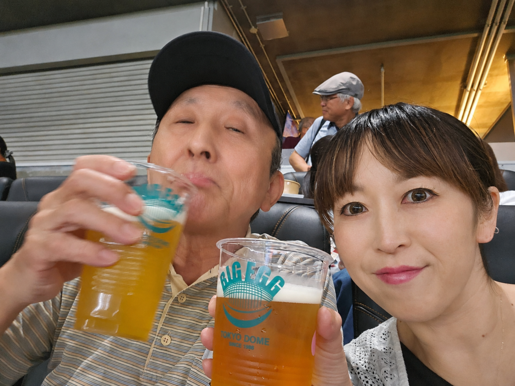 東京ドームで家族と野球観戦を楽しむ乗務員
